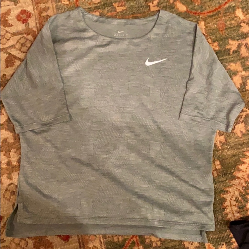 NIKE dry fit sage workout crop tee